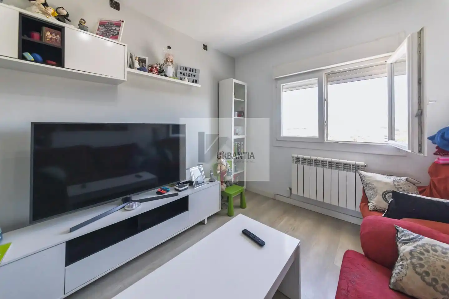 Living room of Flat for sale in Barañáin / Barañain  with Heating, Parquet flooring and Terrace