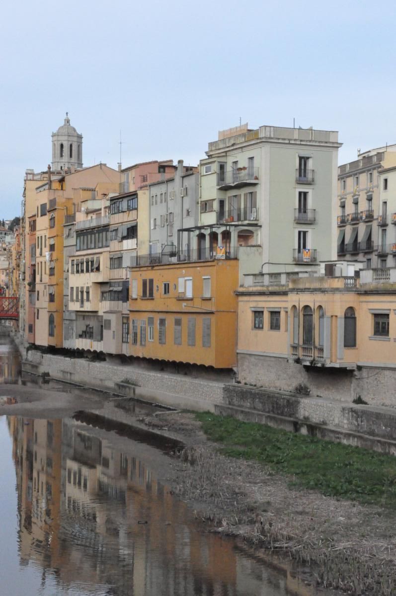 Vista exterior de Pis en venda en Girona Capital amb Calefacció