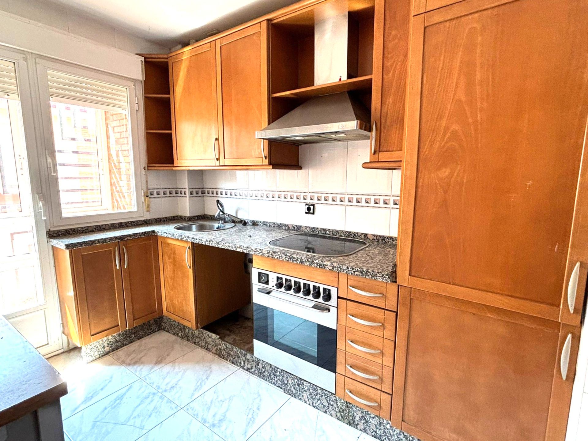 Kitchen of Duplex for sale in Villaquilambre  with Storage room