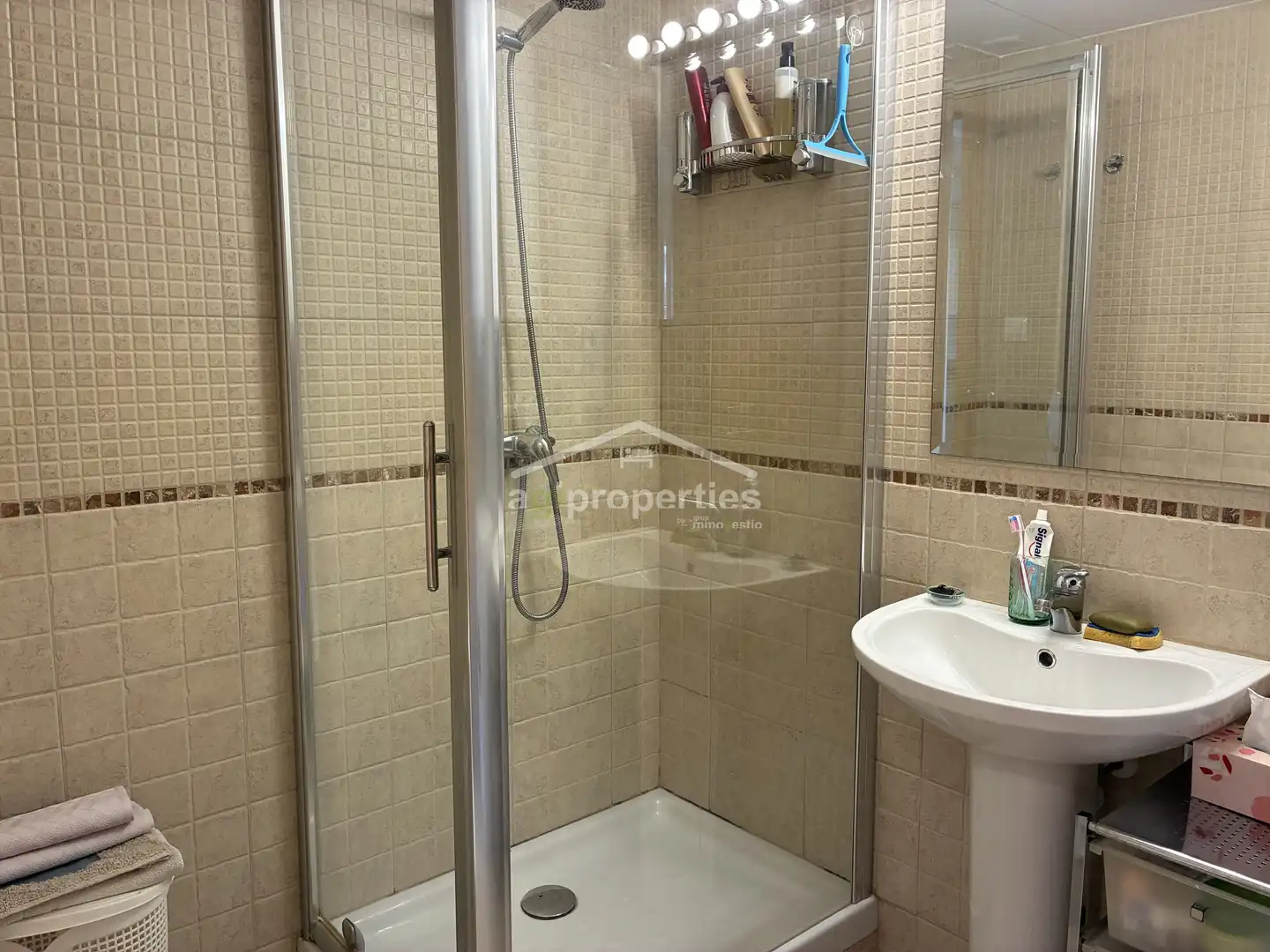 Bathroom of Apartments for sale in Roses  with Parquet flooring, Terrace and Furnished