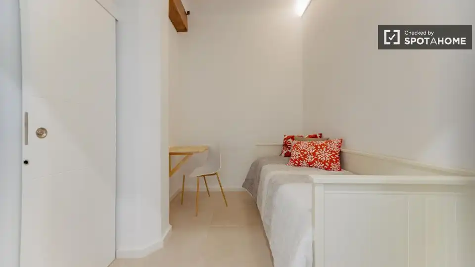 Appartamento con terrazza in affitto a L'Eixample, imagen 7