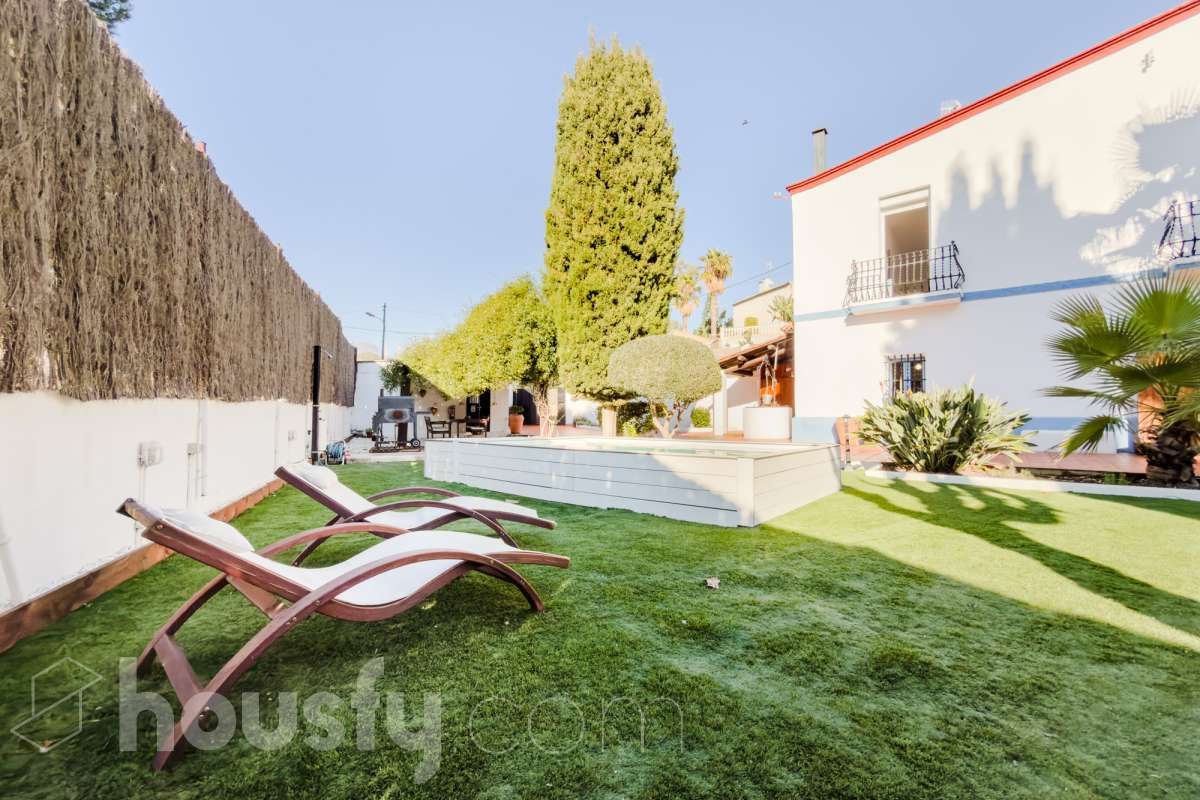 Vista exterior de Finca rústica en venda en Tiana amb Calefacció, Jardí privat i Terrassa