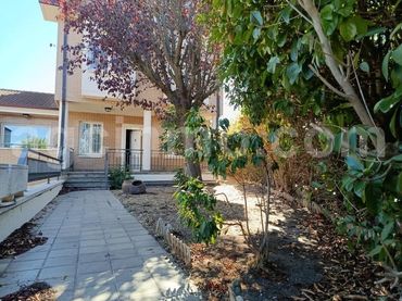 Xalet amb balcó en venda a Avenida ENTREPINOS