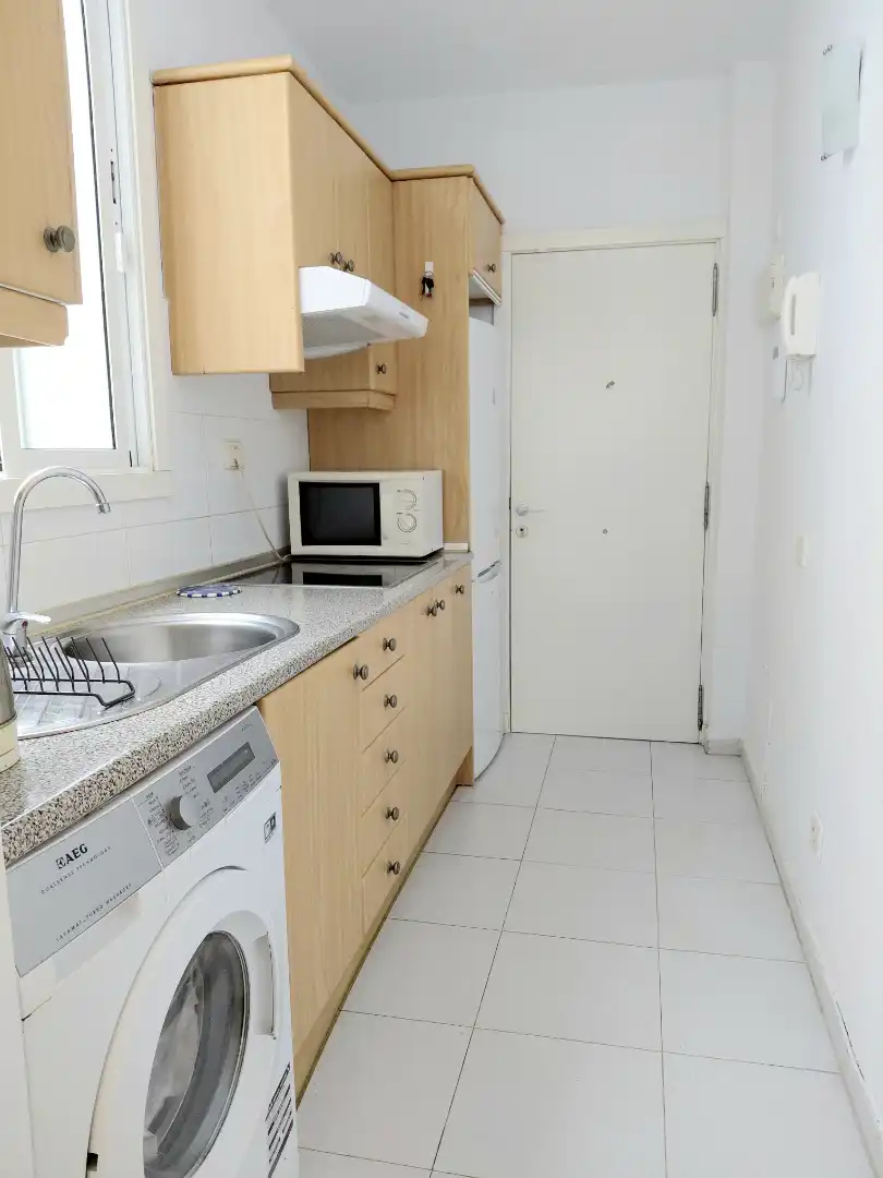 Cocina de Estudio de alquiler en Las Palmas de Gran Canaria con Amueblado, Lavadora y Microondas