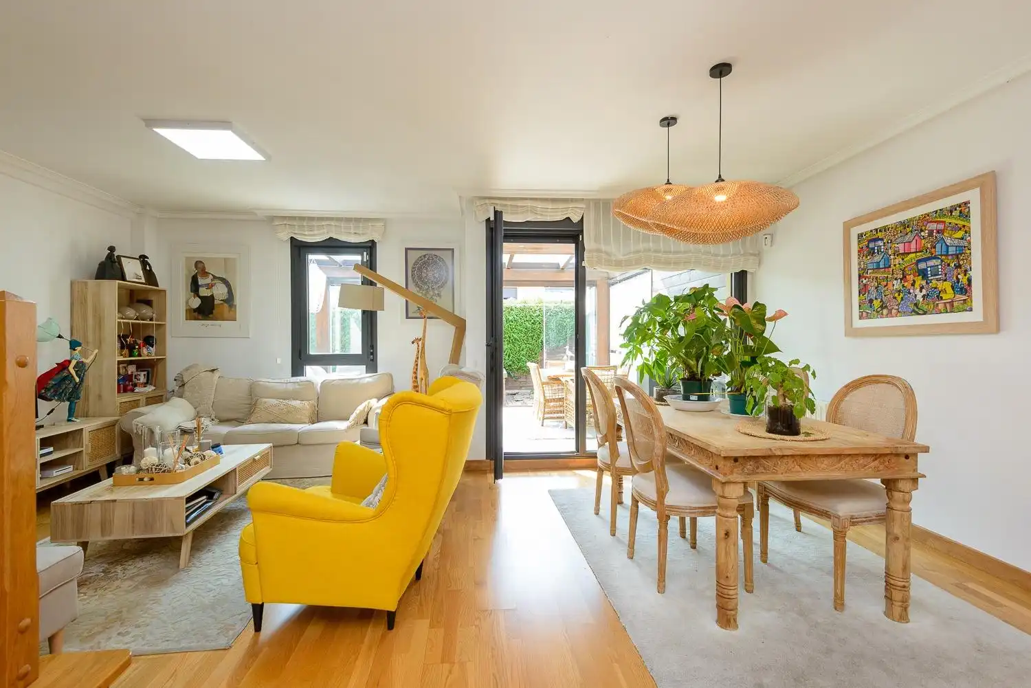 Sala d'estar de Casa adosada en venda en Siero amb Calefacció, Jardí privat i Traster