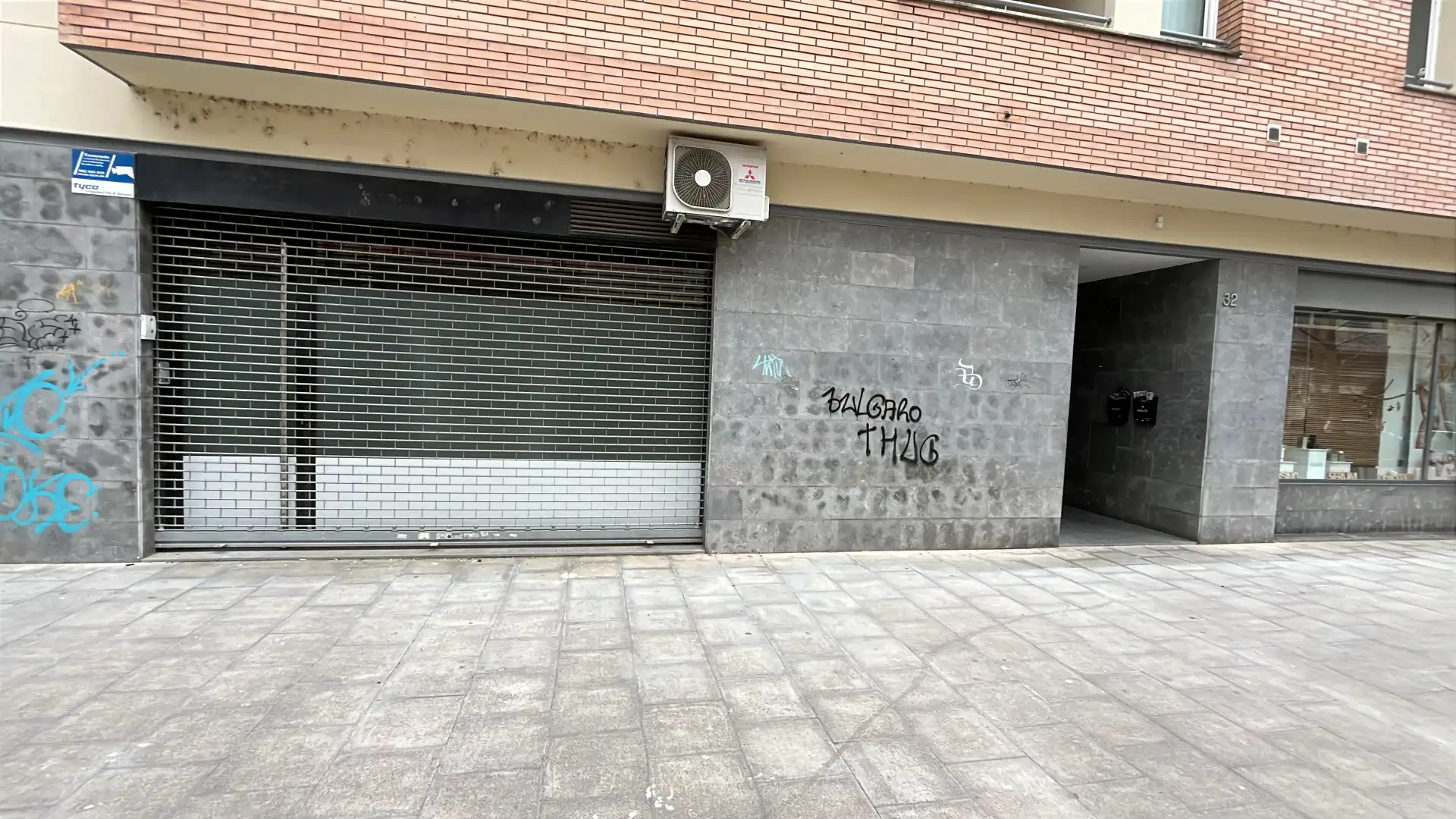 Local comercial en alquiler en Carrer de Bernat Boades 23