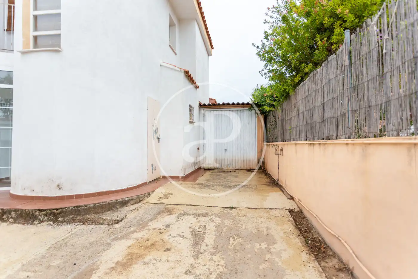 Aparcament de Casa o xalet en venda en Riba-roja de Túria amb Calefacció, Jardí privat i Terrassa