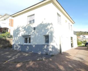 Vista exterior de Casa o xalet de lloguer en Vilanova del Vallès amb Calefacció, Jardí privat i Terrassa