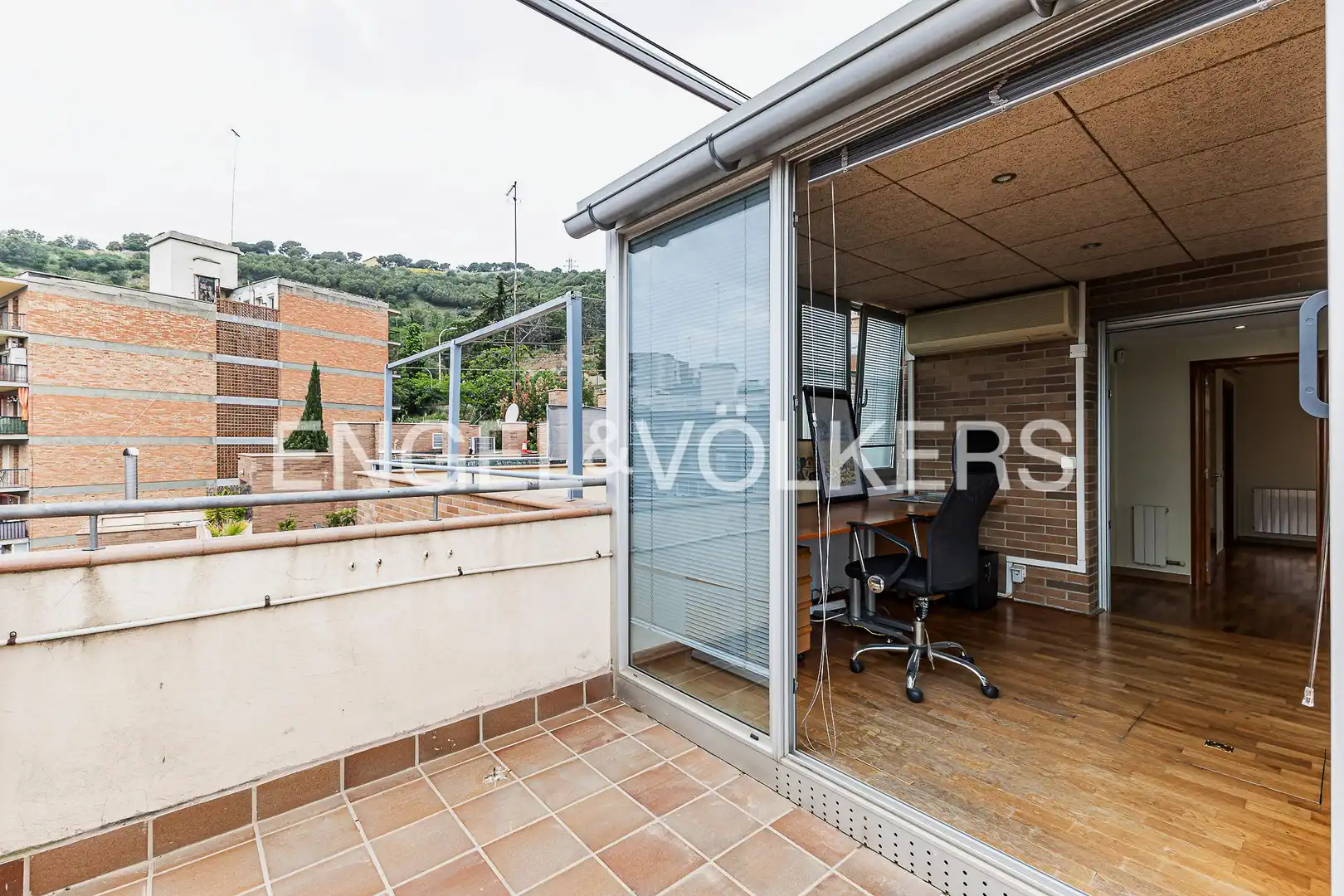 Terrasse von Einfamilien-Reihenhaus zum Verkauf in Barcelona mit Heizung