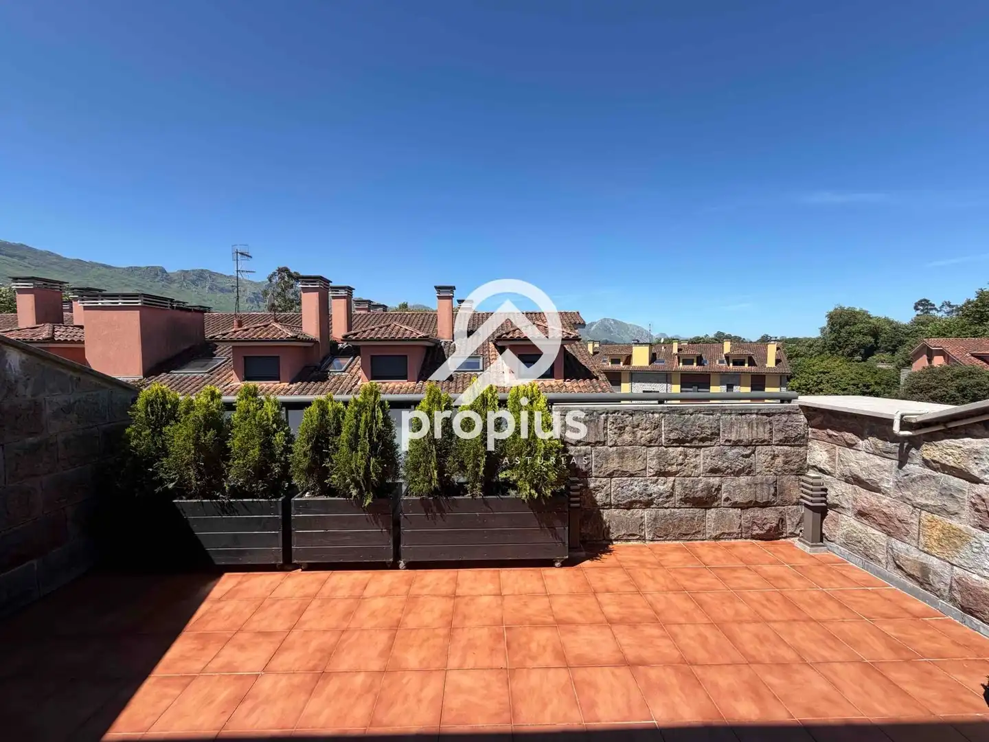 Terrasse von Dachboden zum Verkauf in Llanes mit Heizung, Terrasse und Abstellraum