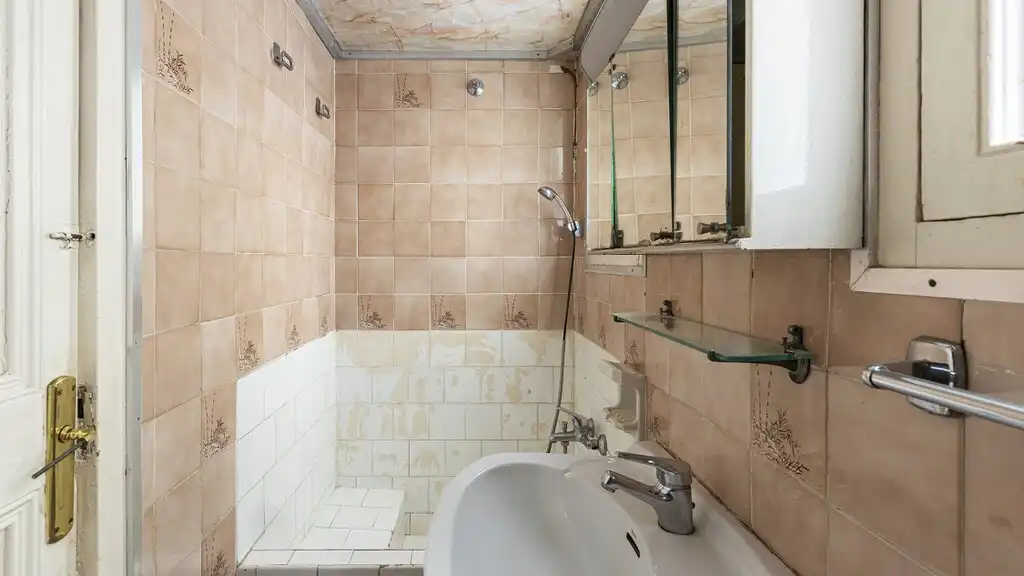 Bany de Apartament en venda en Barcelona amb Calefacció, Terrassa i Balcó
