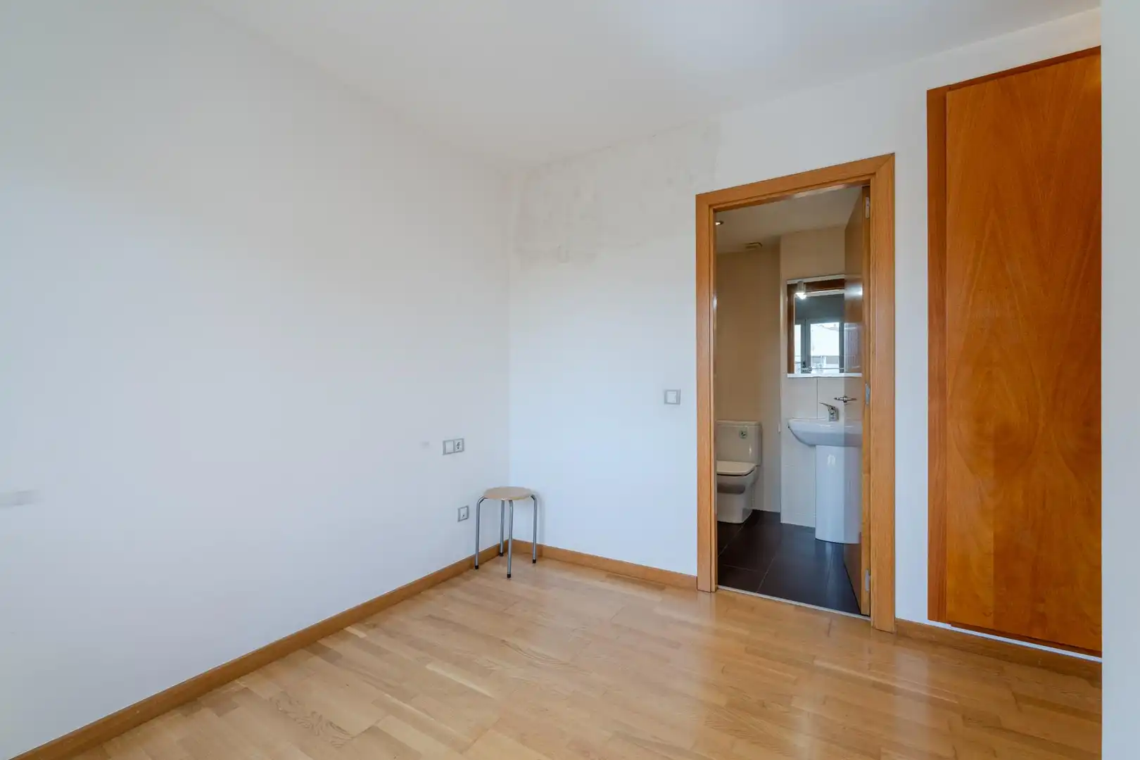 Bedroom of Flat for sale in Girona  with Heating and Balcony