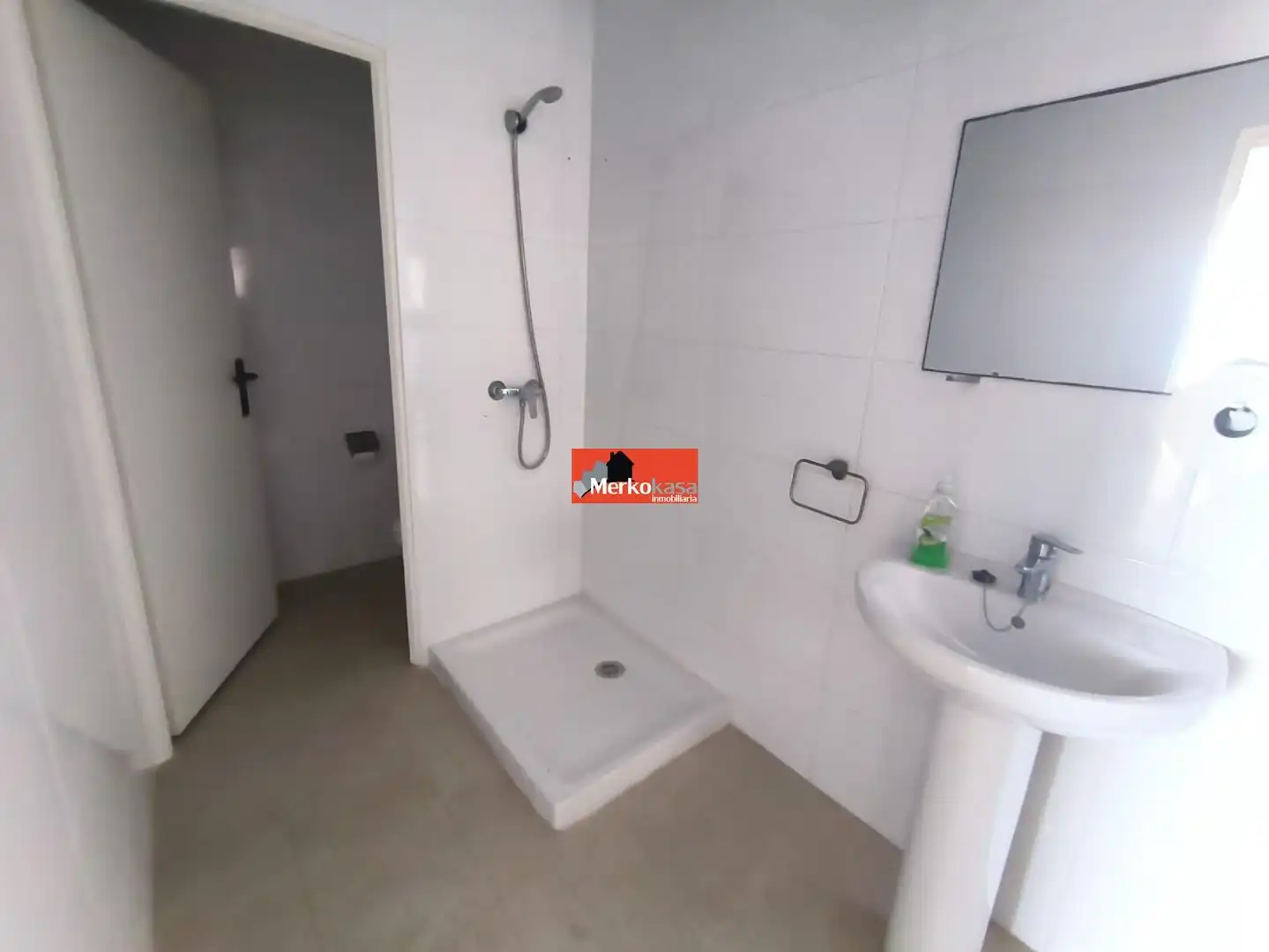Badezimmer von Geschaftsraum zur Miete in Lugo