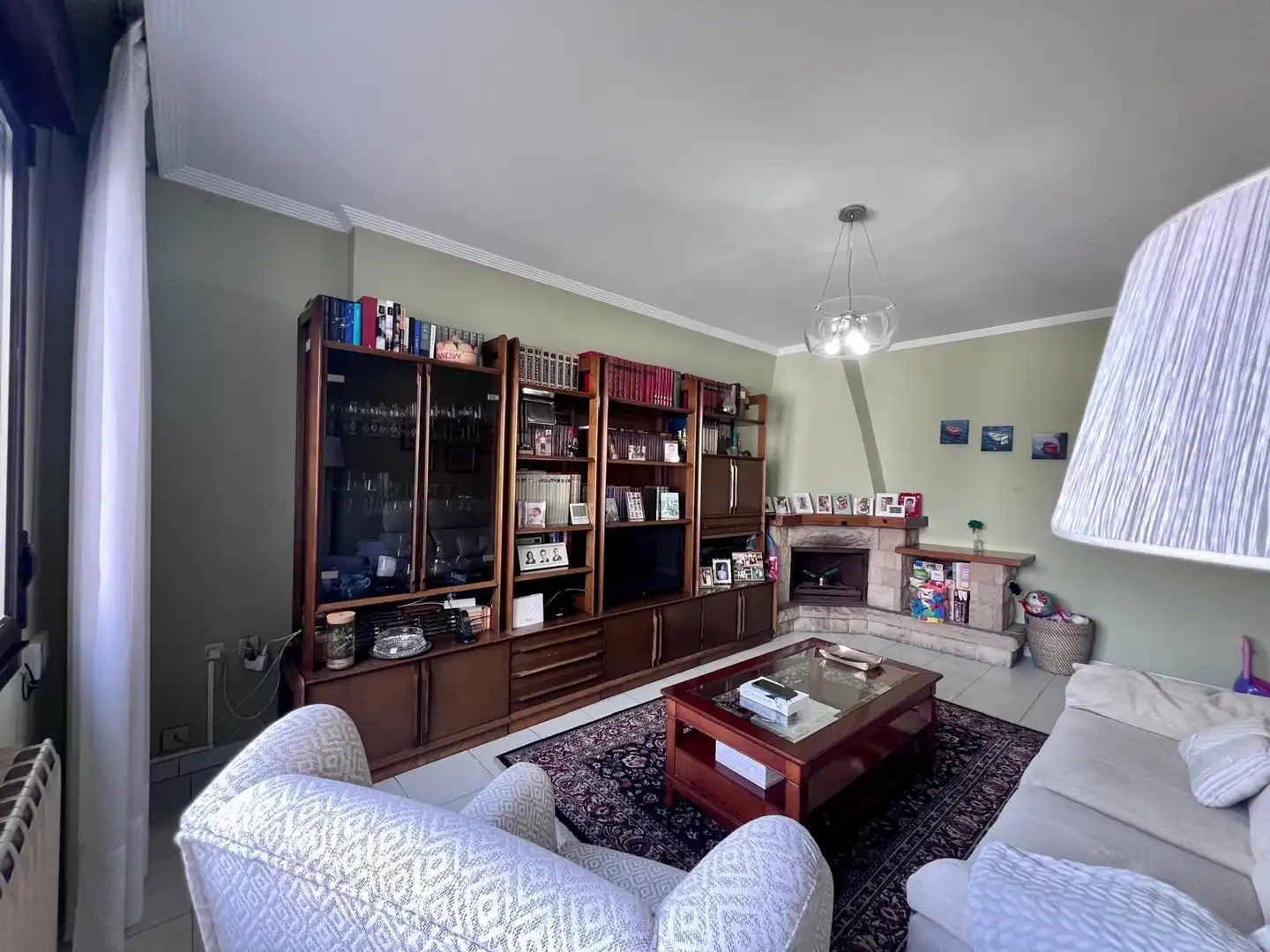 Sala d'estar de Casa o xalet en venda en Oviedo  amb Calefacció i Traster