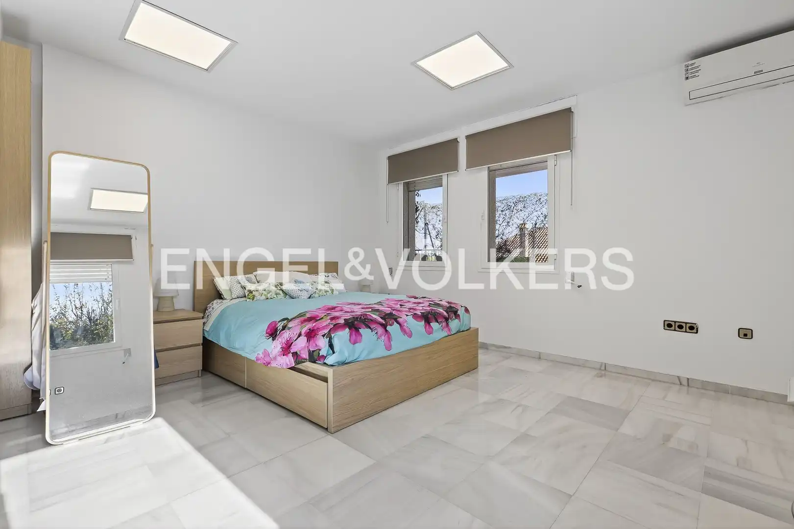 Bedroom of Houses for sale in Dos Hermanas  with Air Conditioner, Heating and Private garden