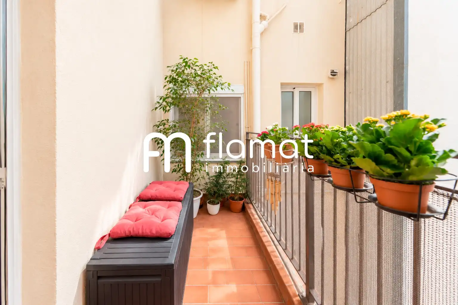 Flat with terrace for sale in Carrer de València, imagen 2