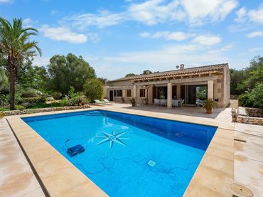 Casa rústica amb piscina en venda a Felanitx Poble