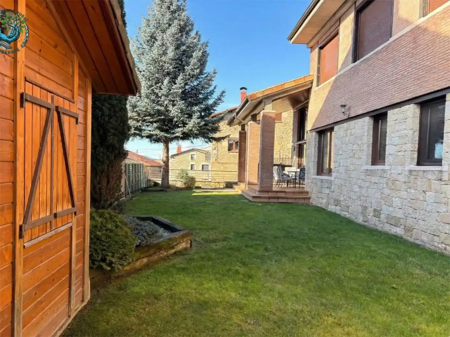 Jardí de Casa o xalet en venda en Covaleda amb Jardí privat, Parquet i Moblat