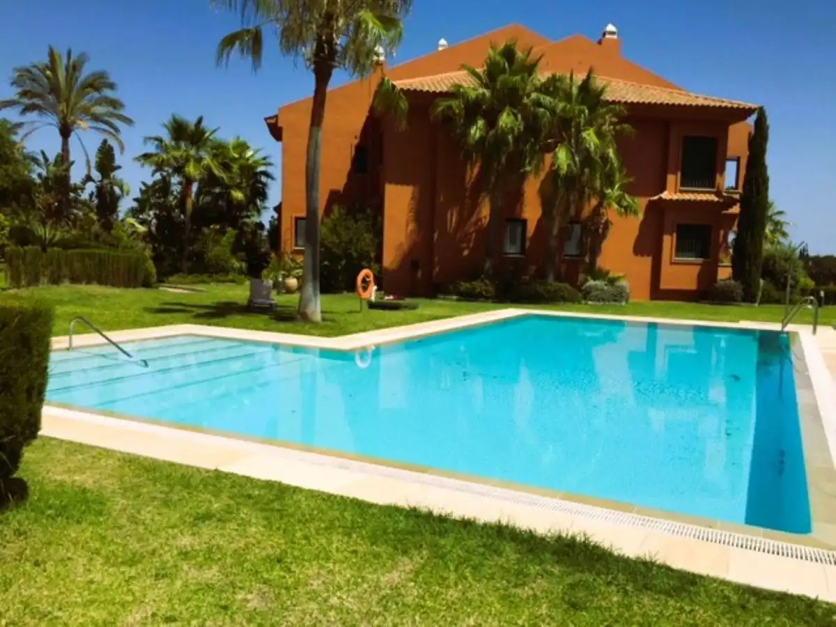 Piscina de Àtic en venda en Marbella amb Terrassa, Traster i Alarma