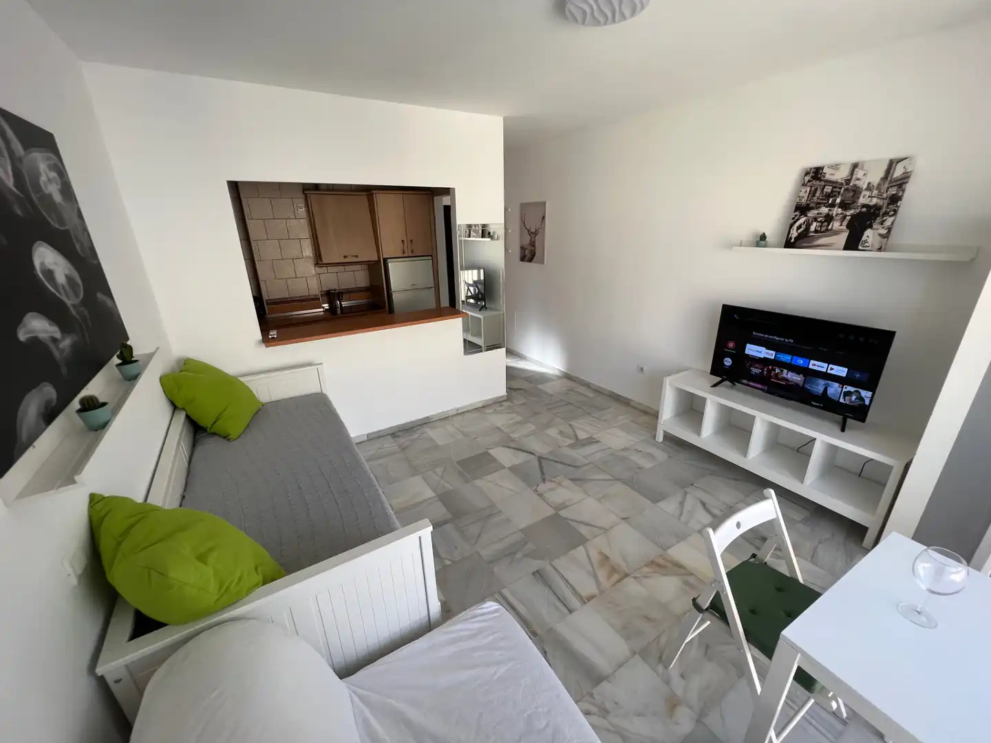 Sala d'estar de Estudi de lloguer en Málaga amb Aire condicionat, Calefacció i Moblat