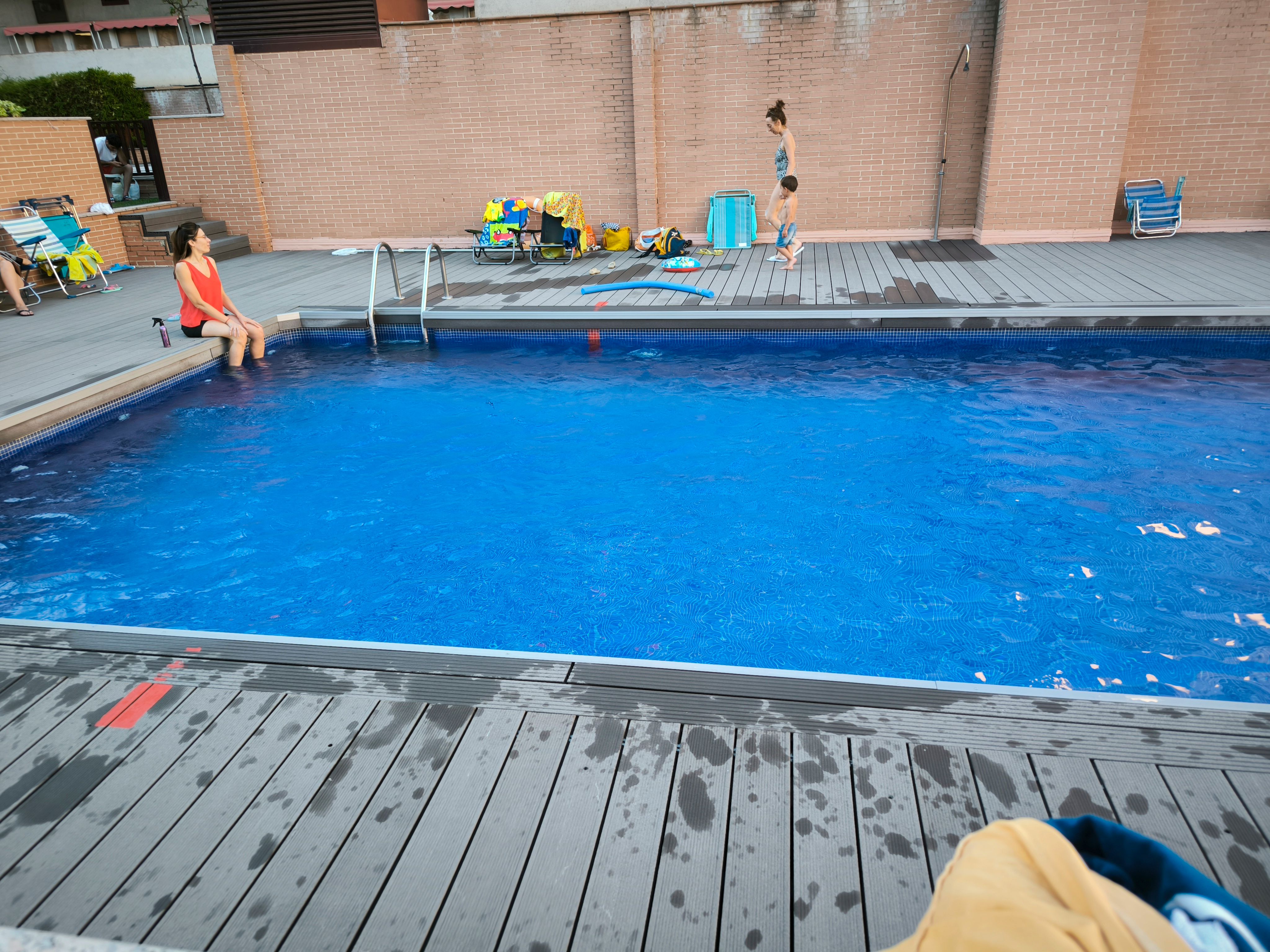 Swimming pool of Flat to rent in  Madrid Capital  with Air Conditioner, Heating and Private garden