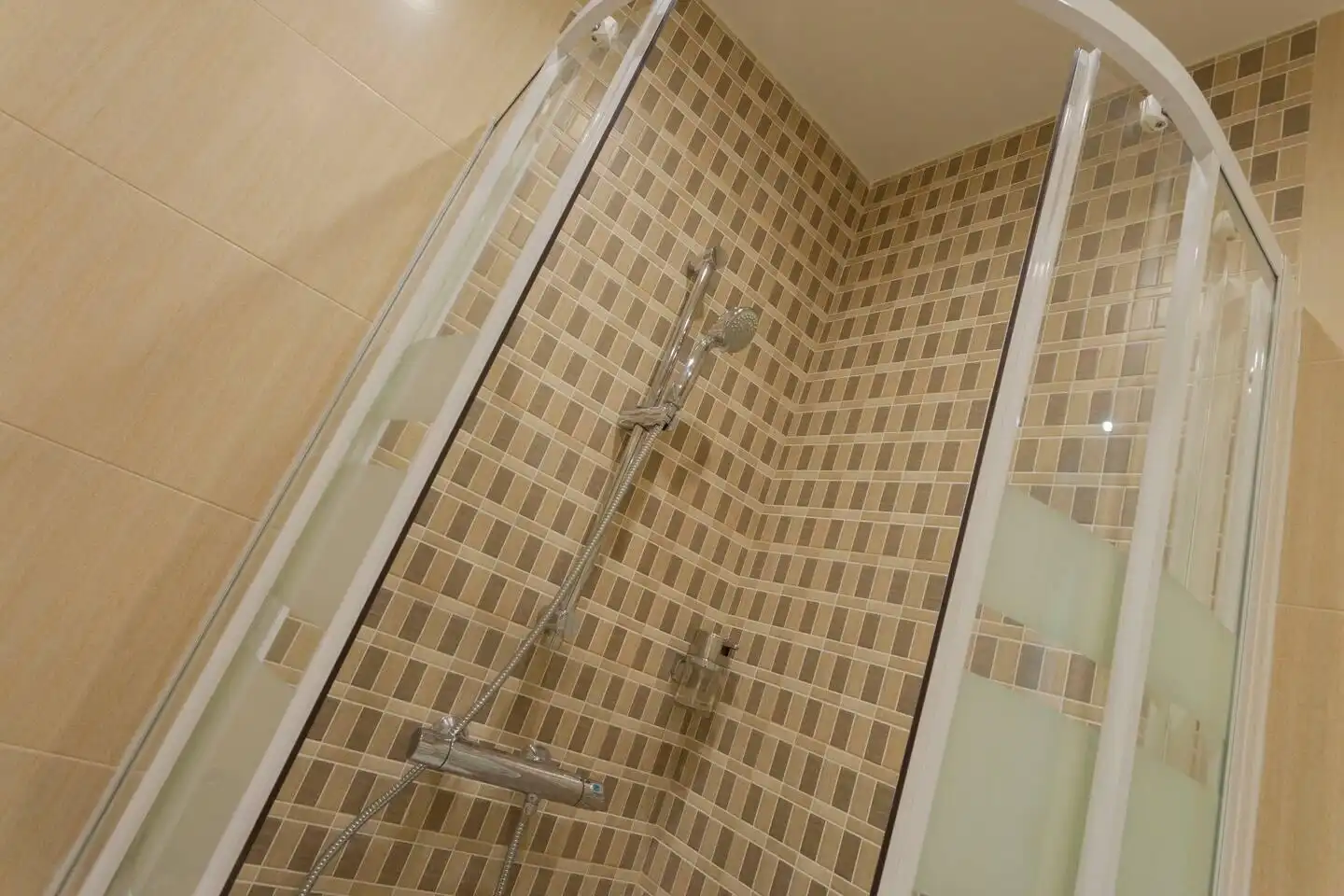 Bathroom of Apartments for rent in Málaga  with Air Conditioner, Furnished and Internet