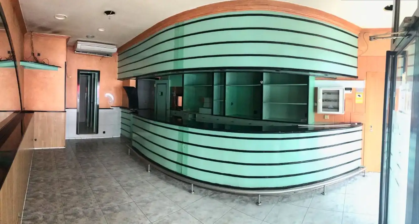 Local comercial en venta en Calle Pablo Casals 10