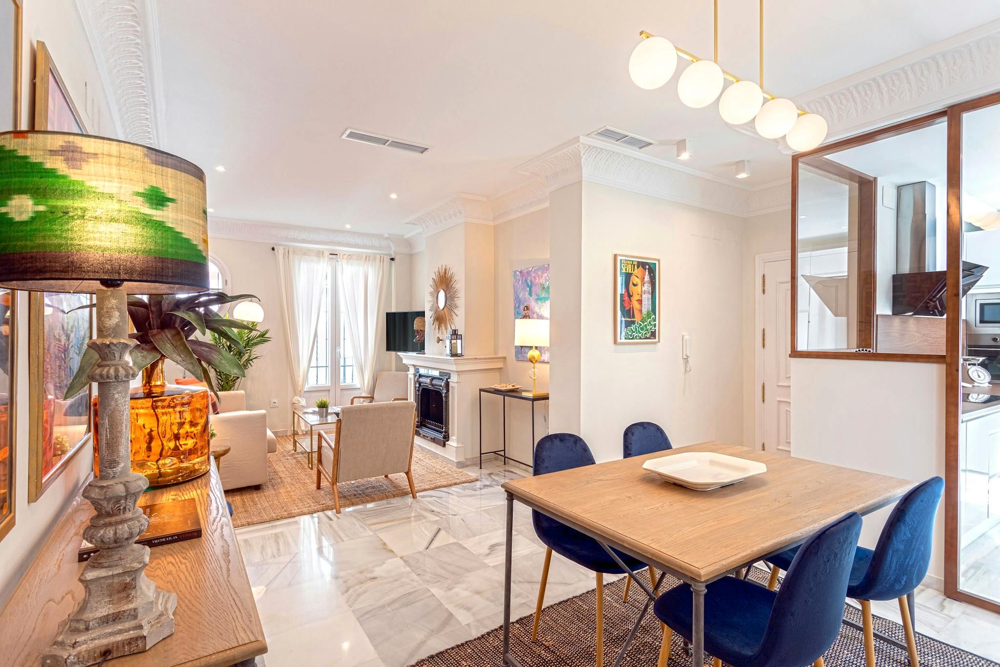 Dining room of Flat to rent in  Sevilla Capital  with Air Conditioner, Heating and Washing machine