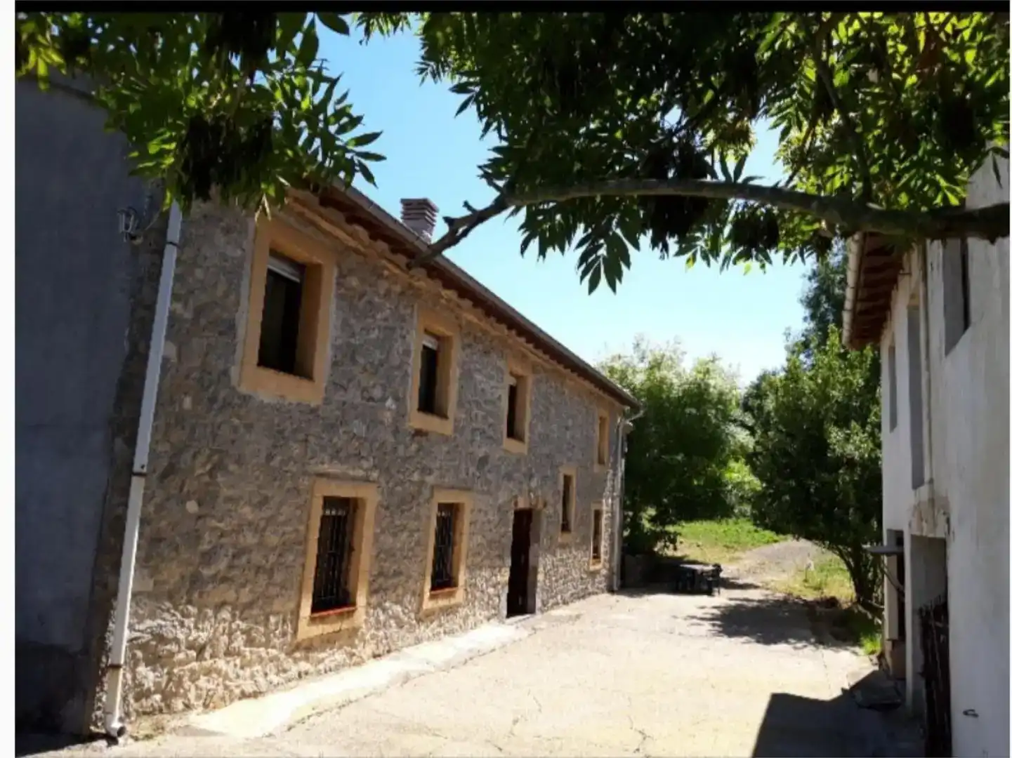 Vista exterior de Piso en venta en Entrambasaguas con Trastero