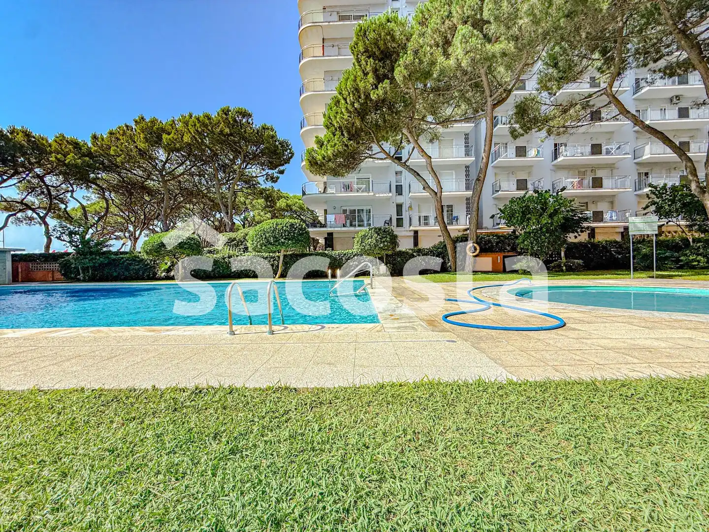 Piscina de Pis en venda en Blanes amb Aire condicionat, Terrassa i Balcó