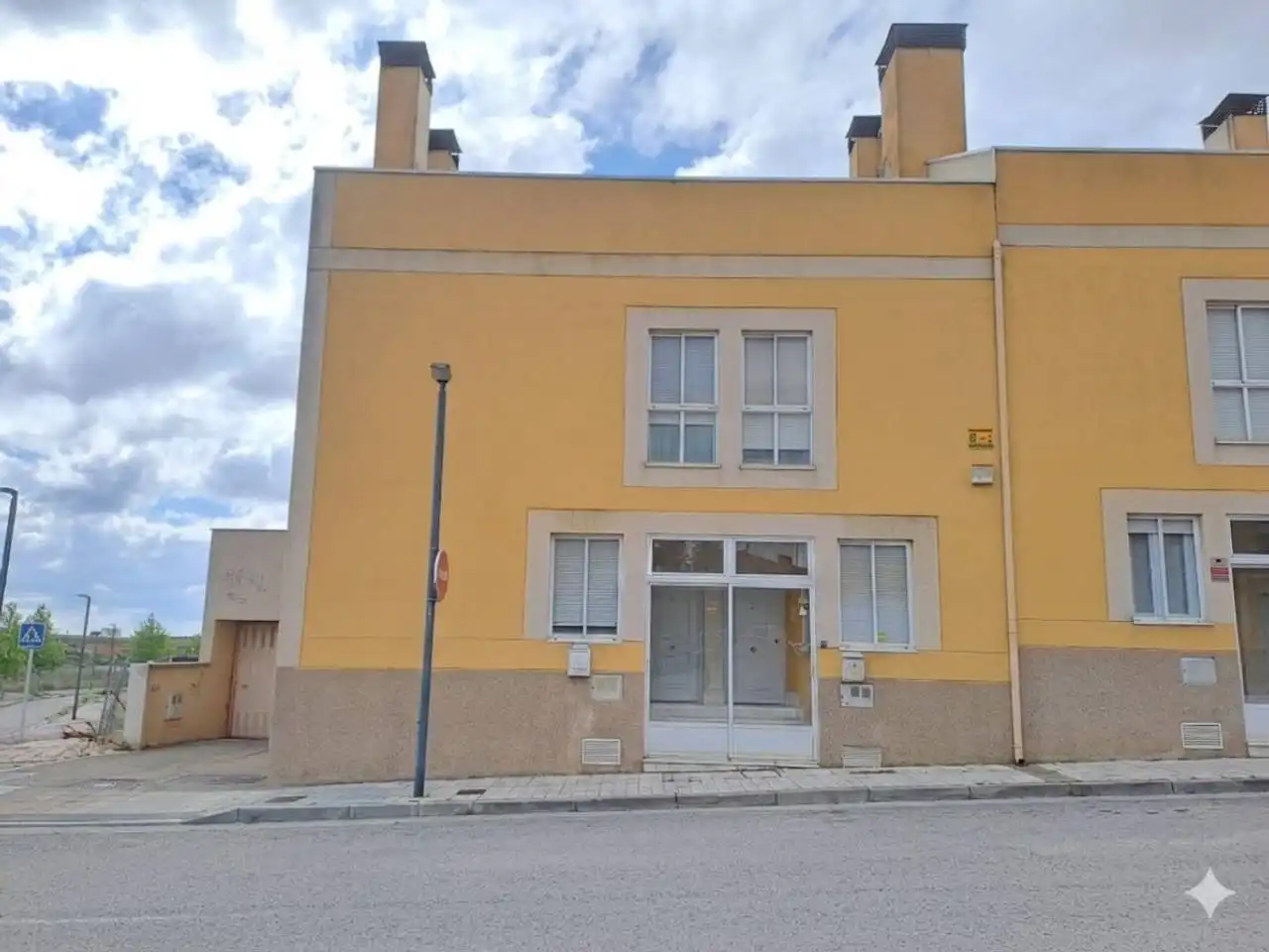 Vista exterior de Casa o xalet en venda en Burgos amb Calefacció, Jardí privat i Parquet