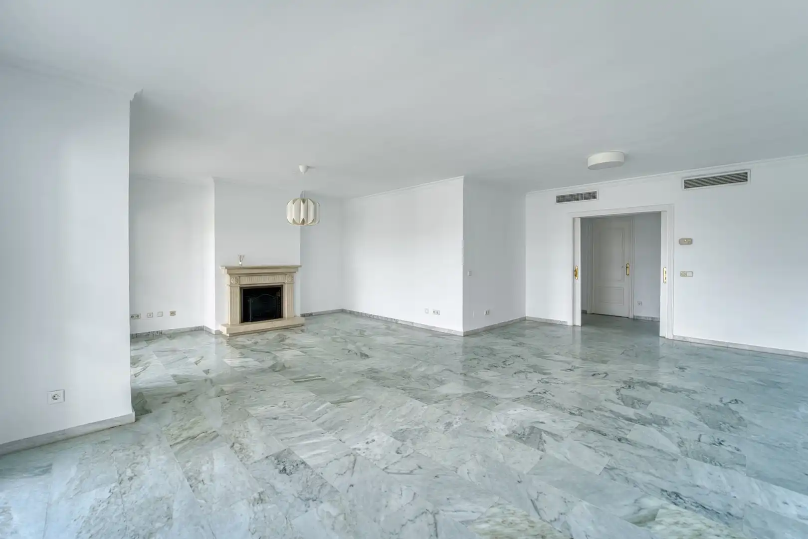 Àtic en venda en Marbella amb Aire condicionat, Calefacció i Terrassa