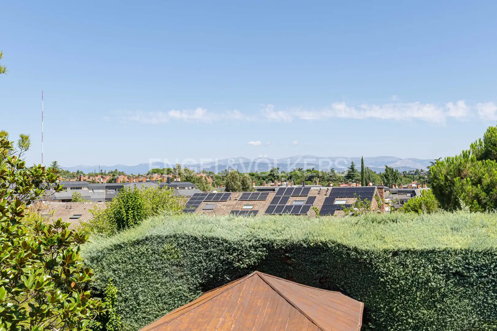Vista exterior de Casa o xalet en venda en Majadahonda amb Aire condicionat, Calefacció i Jardí privat