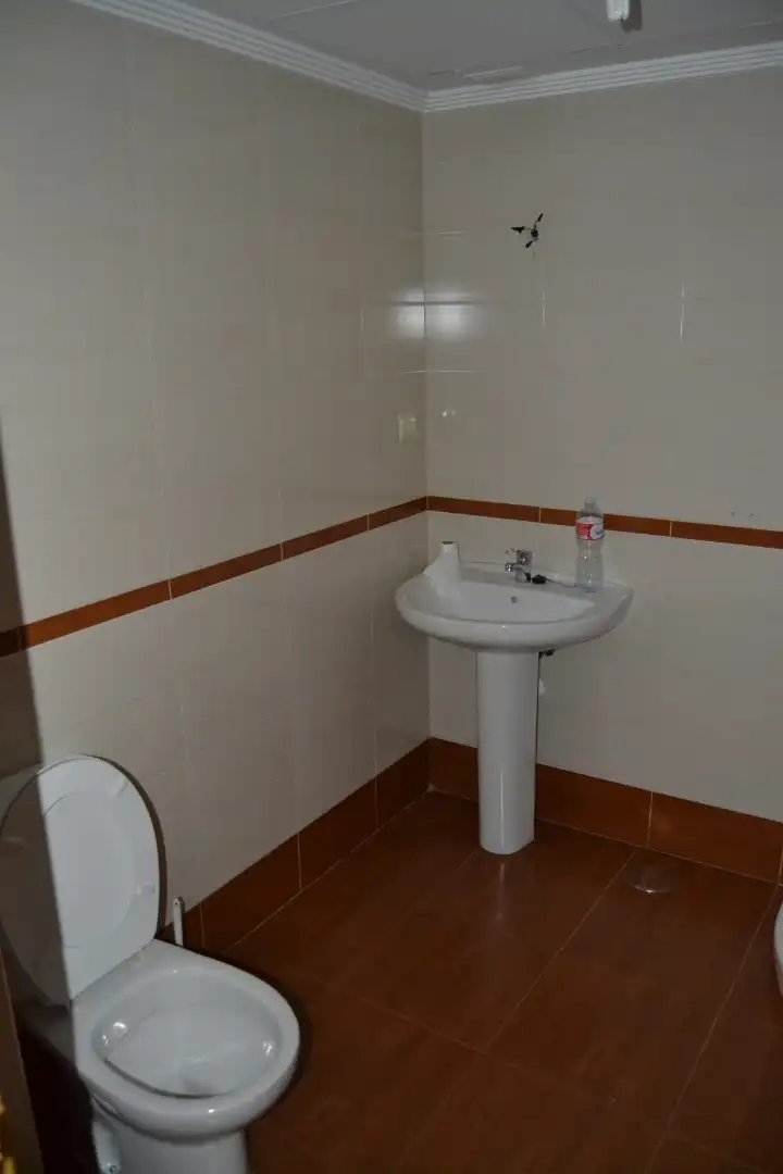 Bathroom of Flat for sale in Plasencia  with Air Conditioner, Heating and Parquet flooring