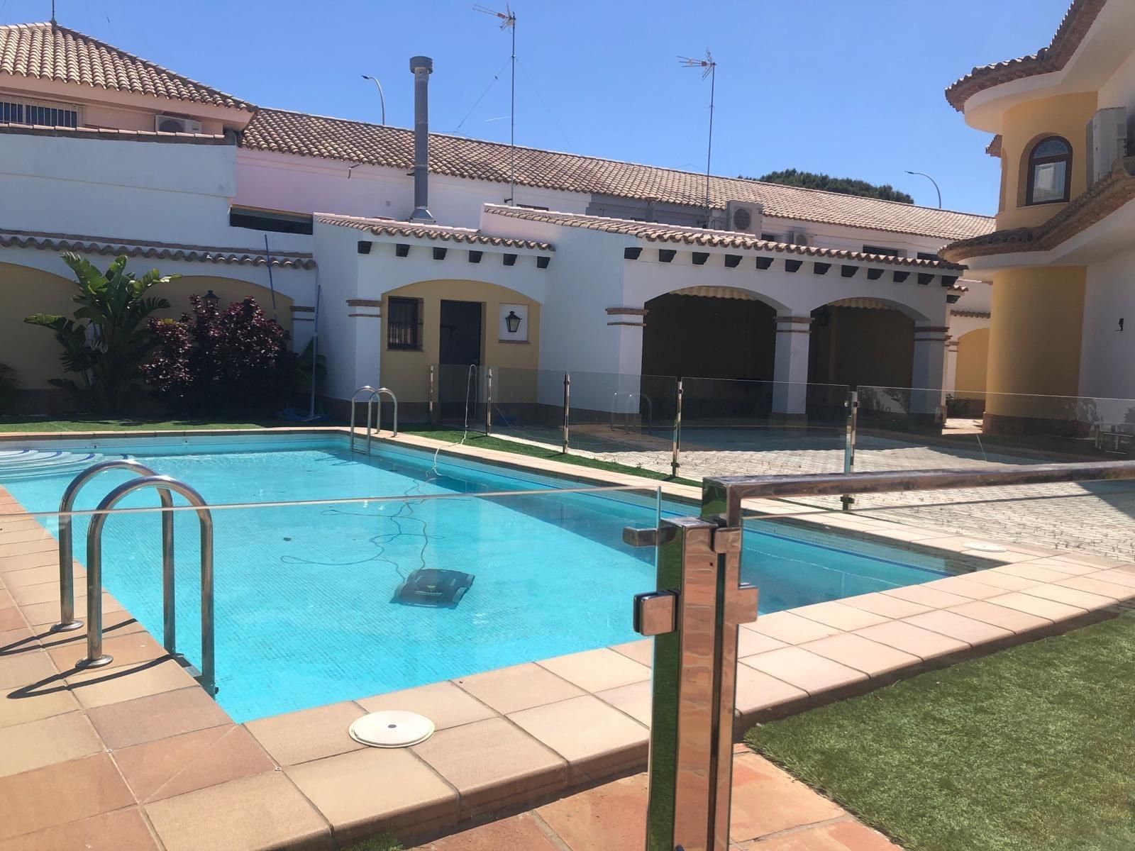 Swimming pool of House or chalet for sale in Chiclana de la Frontera  with Heating, Private garden and Terrace