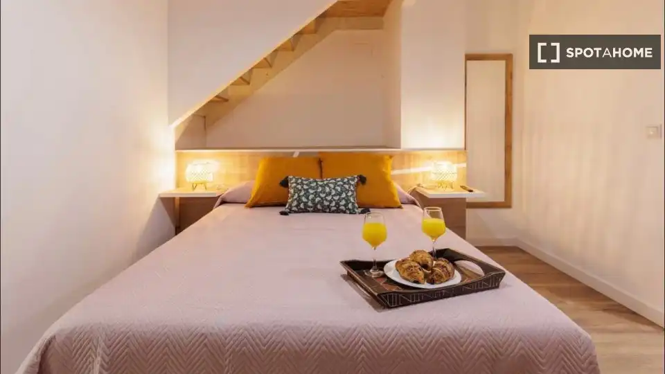 Bedroom of Flat for rent in Valencia  with Air Conditioner, Heating and Furnished