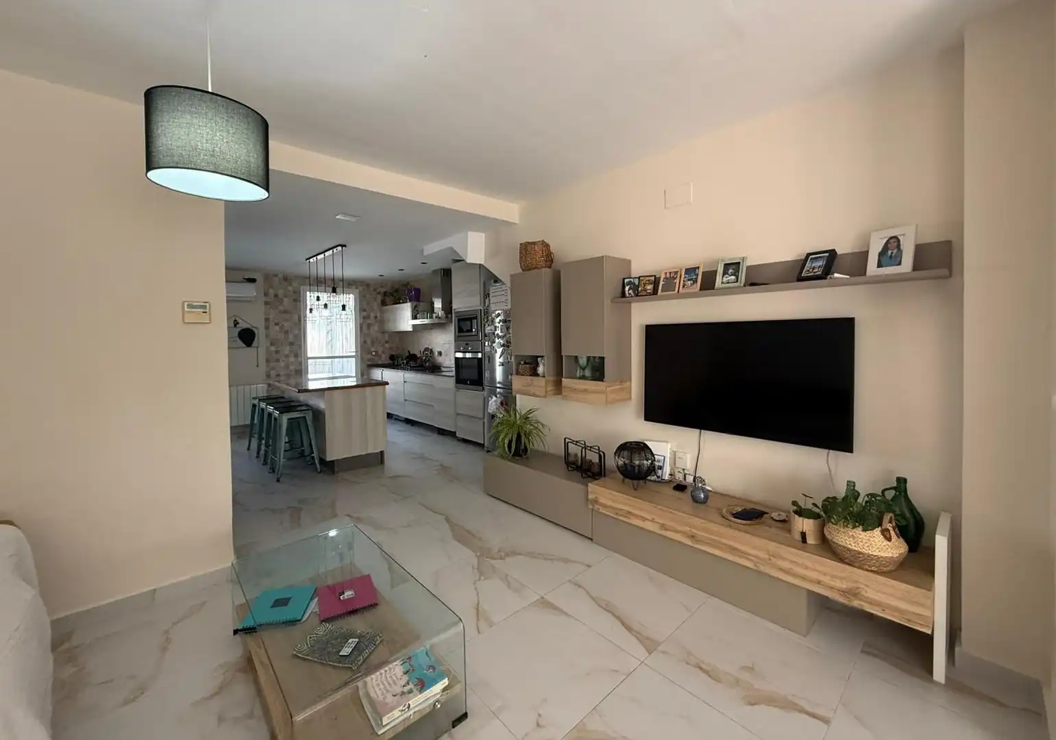 Wohnzimmer von Einfamilien-Reihenhaus zum Verkauf in Mérida mit Klimaanlage, Heizung und Terrasse