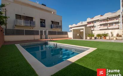 Piscina de Planta baixa en venda en Torredembarra amb Aire condicionat, Calefacció i Terrassa