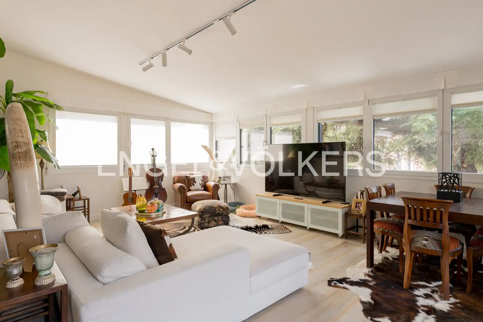 Living room of Houses for sale in Madrid  with Air Conditioner, Heating and Private garden