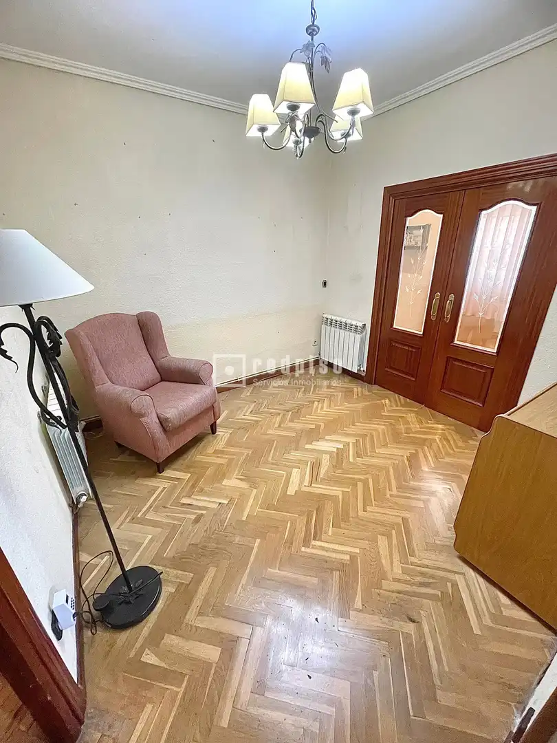 Dormitori de Pis en venda en Madrid amb Calefacció, Parquet i Terrassa