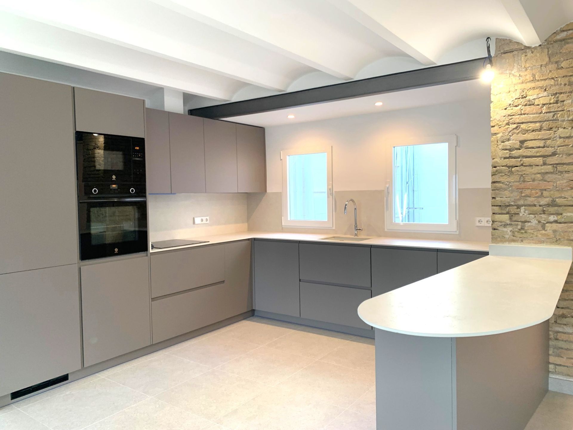 Cuina de Pis de lloguer en  Valencia Capital amb Aire condicionat, Calefacció i Moblat