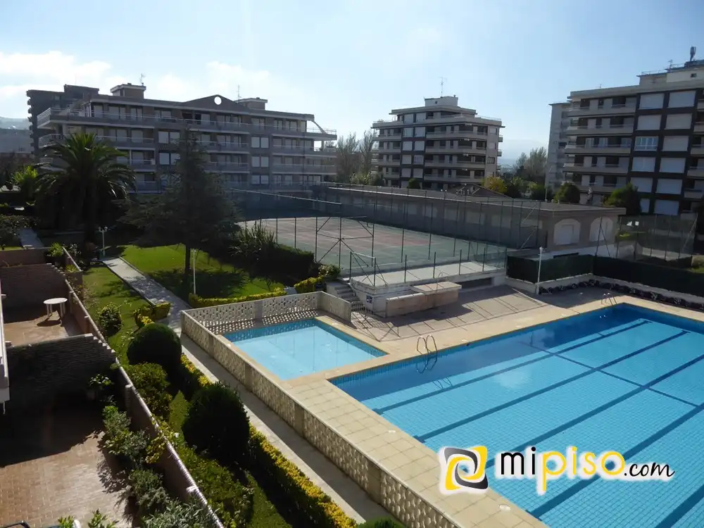 Piscina de Pis de lloguer en Laredo amb Calefacció, Terrassa i Piscina