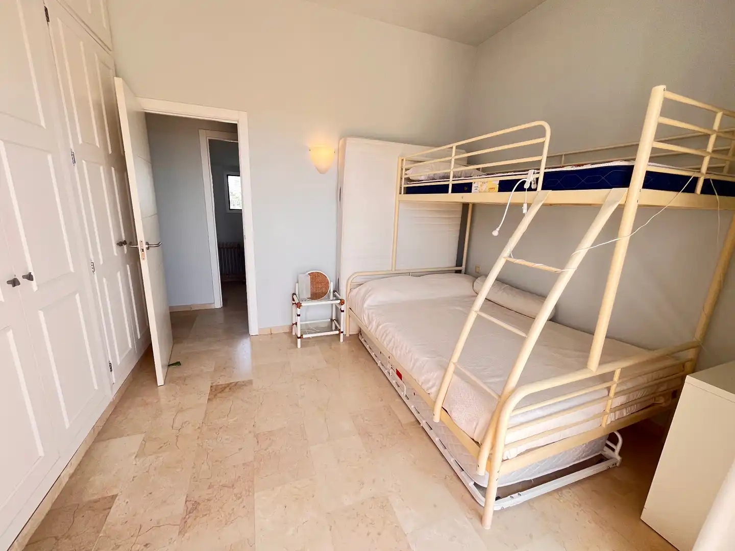Schlafzimmer von Maisonette zur Miete in Marbella mit Klimaanlage, Terrasse und Möbliert