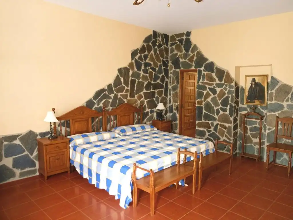 Dormitori de Finca rústica en venda en Montijo amb Jardí privat, Piscina i Moblat
