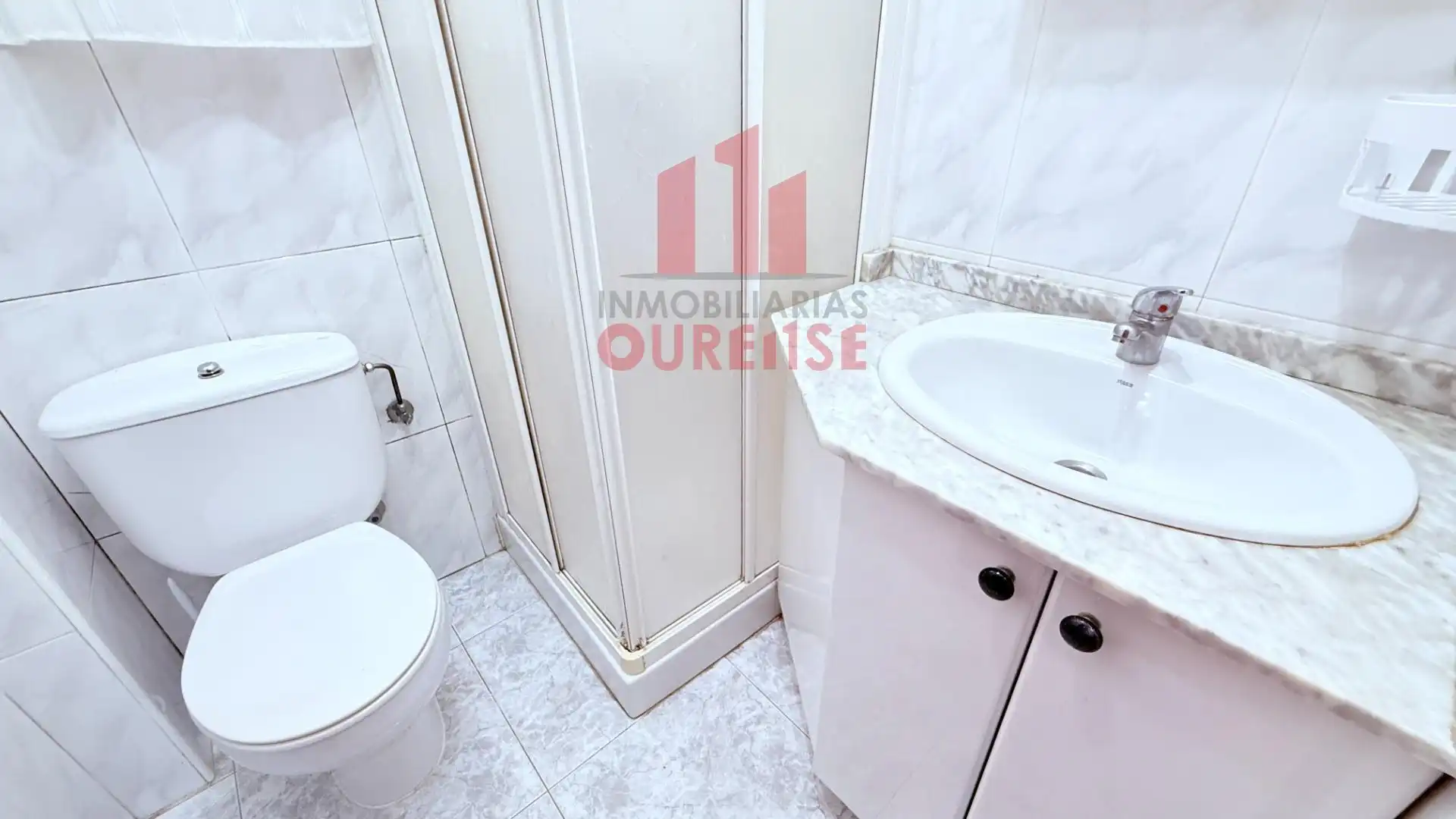 Bathroom of Flat for rent in Ourense Capital   with Heating