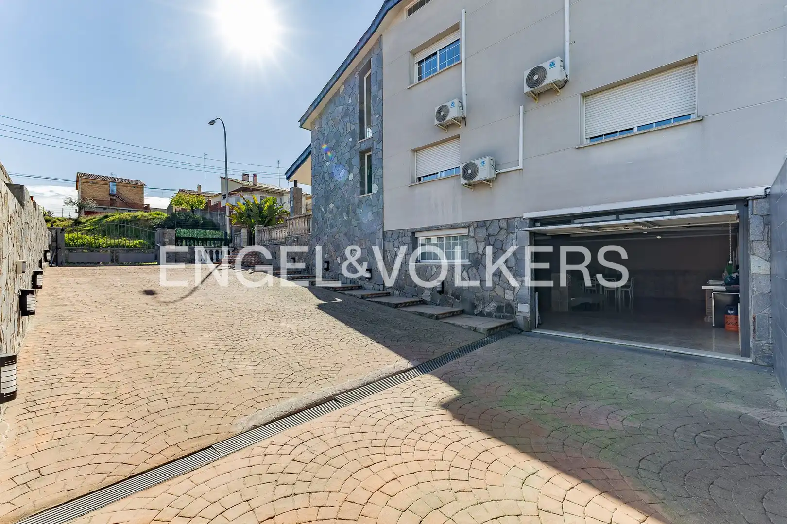 Vista exterior de Casa o xalet en venda en Terrassa amb Aire condicionat, Calefacció i Jardí privat