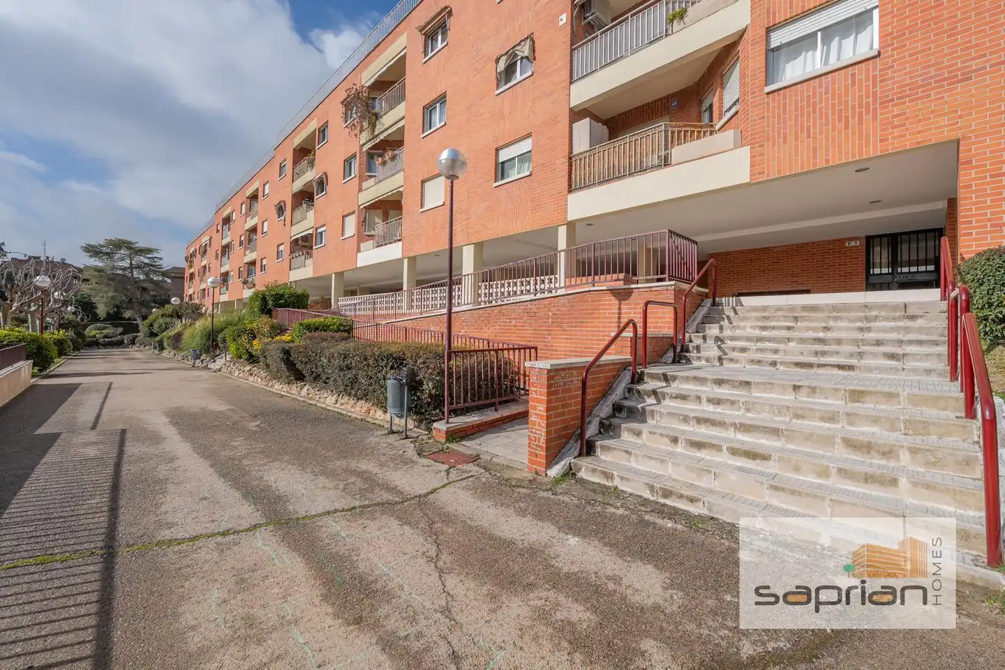 Vista exterior de Pis en venda en Pozuelo de Alarcón amb Calefacció, Jardí privat i Terrassa