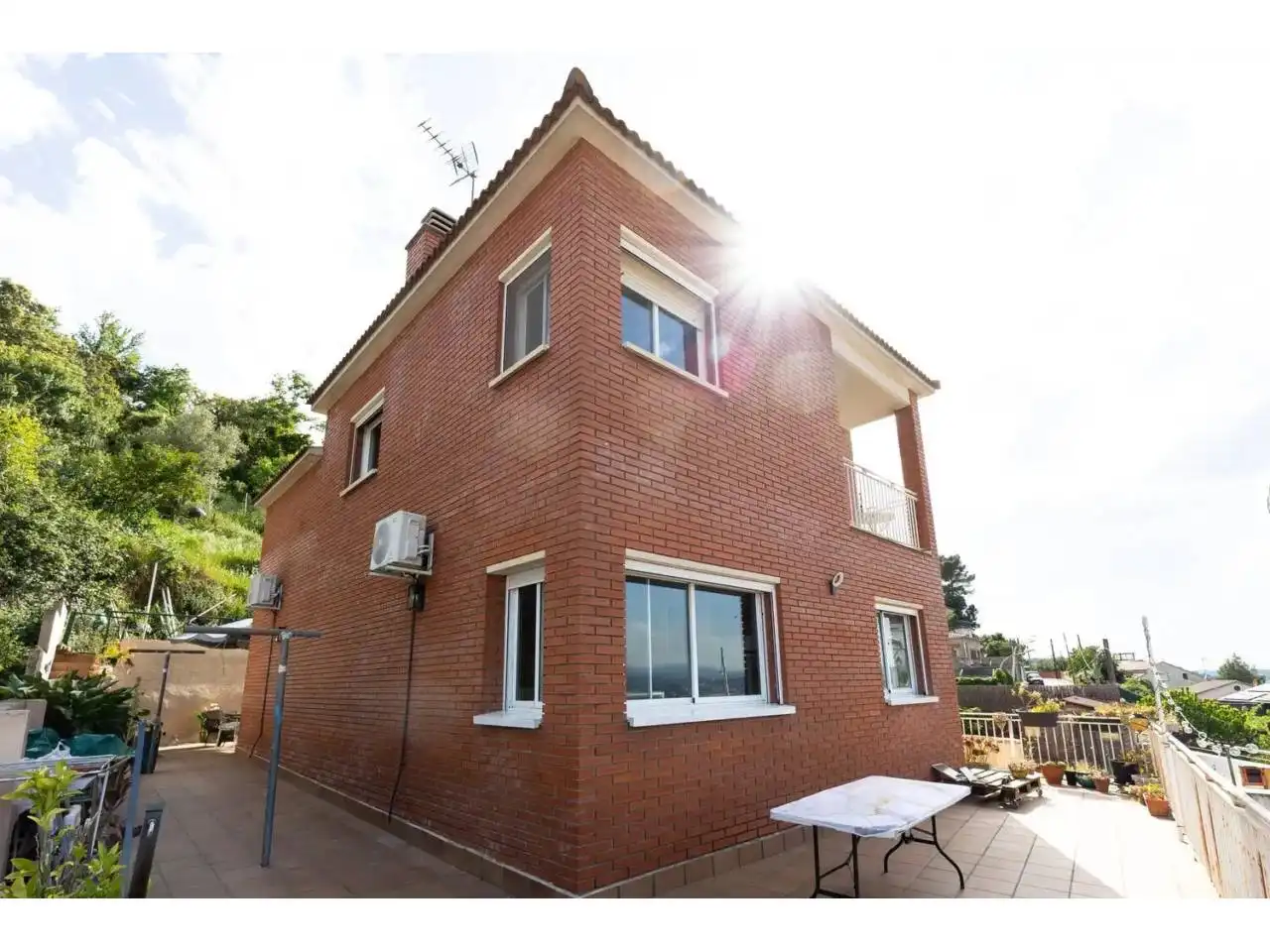 Chalet con jardín en venta en Calle Sentmenat 30, imagen 2