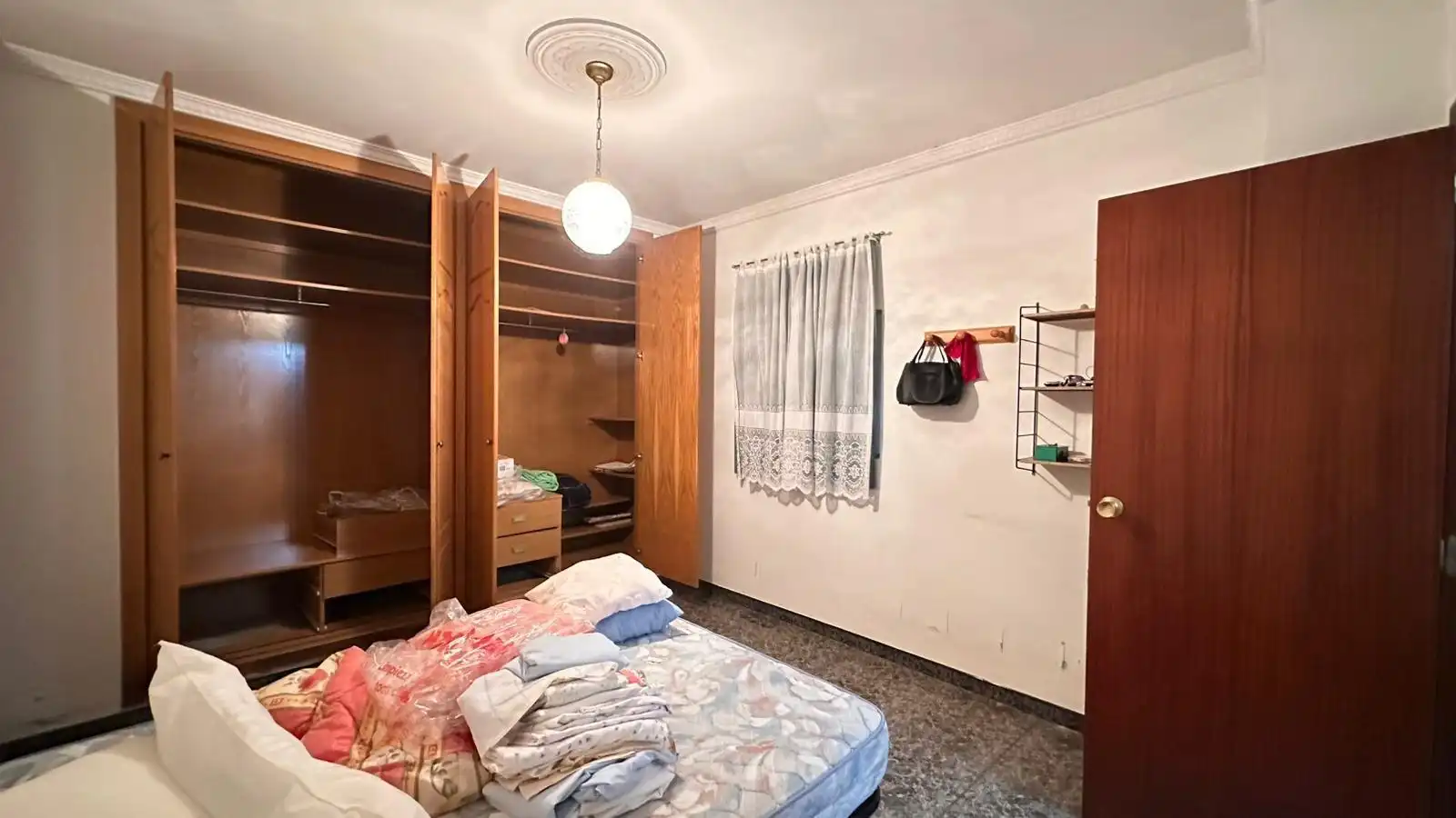 Habitación de Casa o chalet en venta en Guadassuar con Terraza, Trastero y Balcón