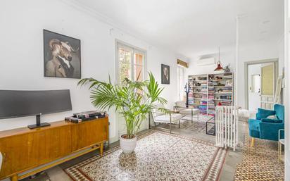 Living room of Flat for sale in  Madrid Capital  with Heating and Balcony